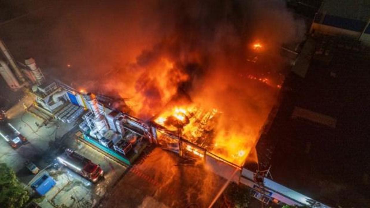 Manisa'da ak&uuml; fabrikasında yangın