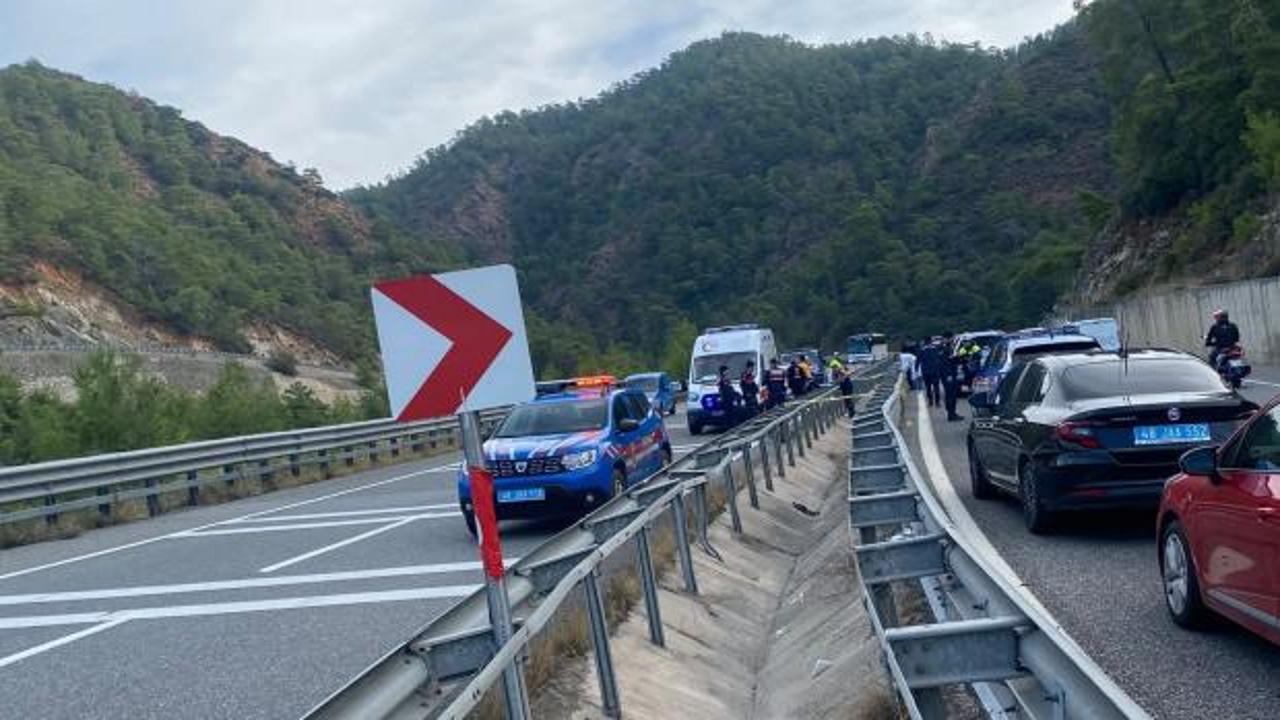Marmaris'te feci kaza! Motosiklet s&uuml;r&uuml;c&uuml;s&uuml; hayatını kaybetti