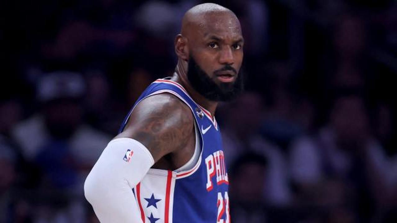 NBA'de sezon başladı! LeBron, yeni takımıyla ilk maçında 12 sayı kaydetti