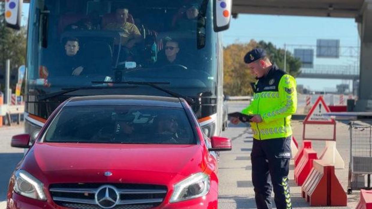 Polis ve jandarma uygulama noktalarını paylaştı: 10 ş&uuml;pheli g&ouml;zaltında
