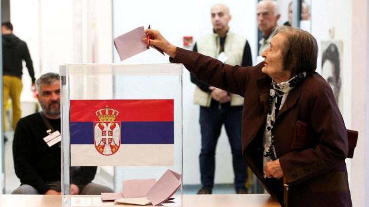 Sırbistan'da erken se&ccedil;im: Oy verme işlemi başladı