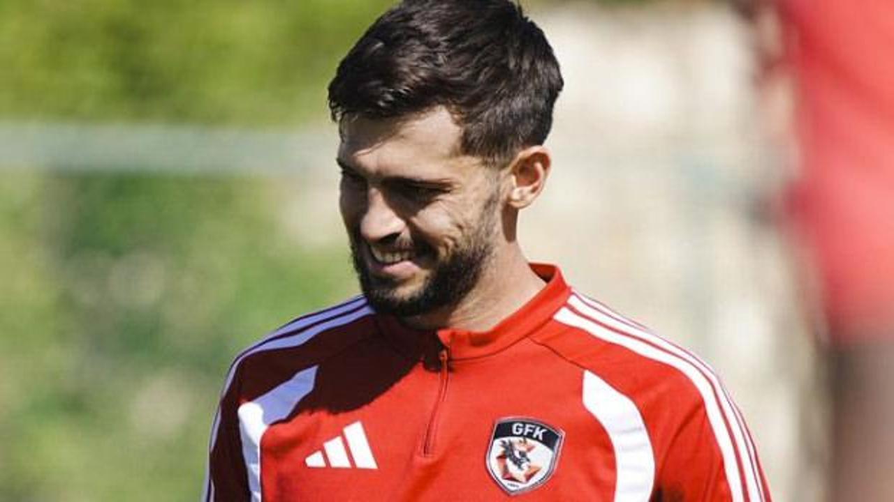 S&uuml;per Lig'de şaşırtan değişiklik! 13 dakika oynadı, hocasına tepki g&ouml;sterdi