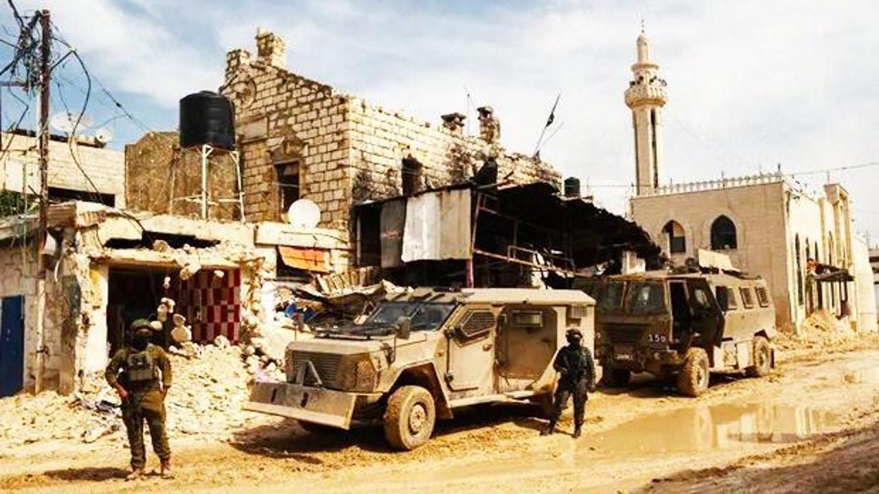 Y&uuml;zlerce Filistinli aileye 'evinizi terk edin' tehdidi