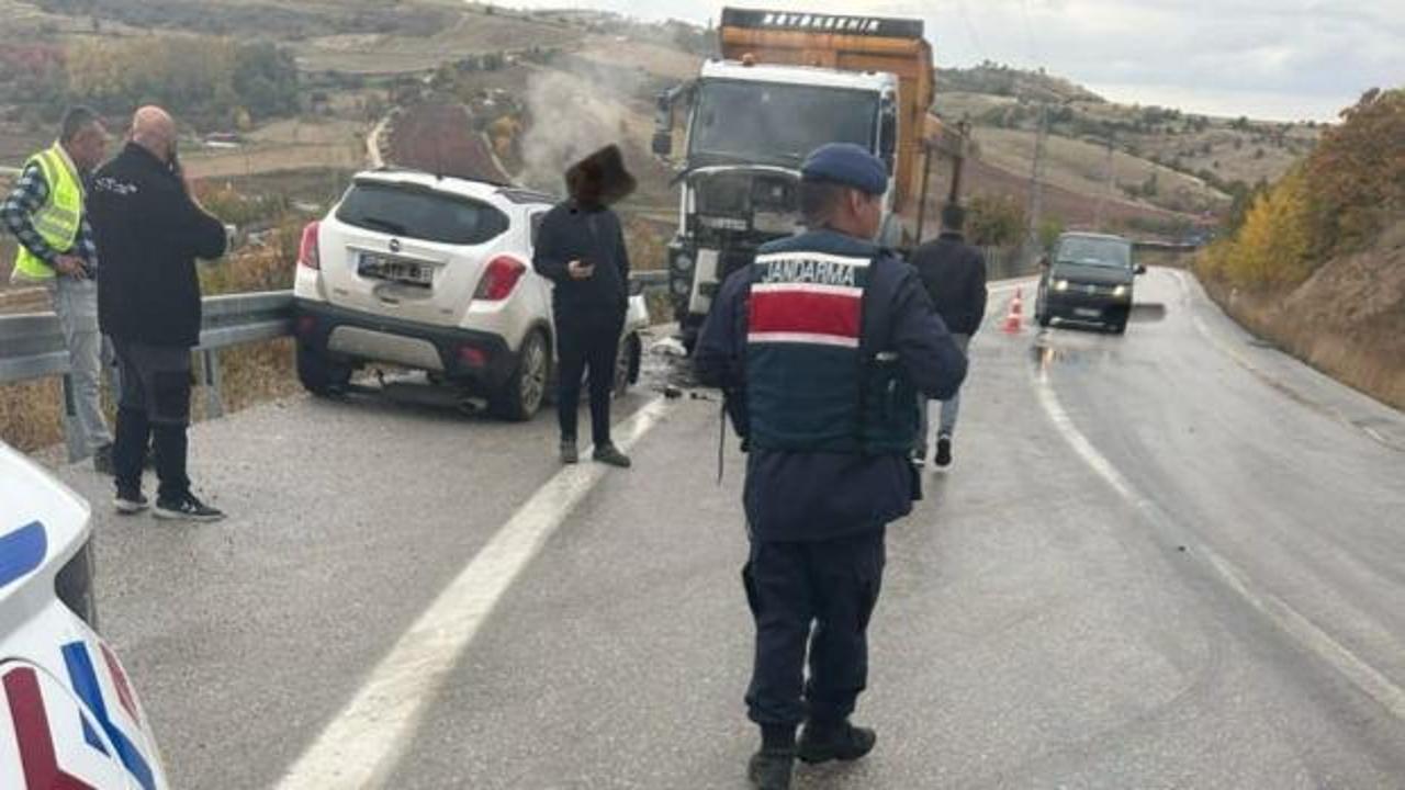 Ankara'da otomobil ile hafriyat kamyonu &ccedil;arpıştı: 1 &ouml;l&uuml;