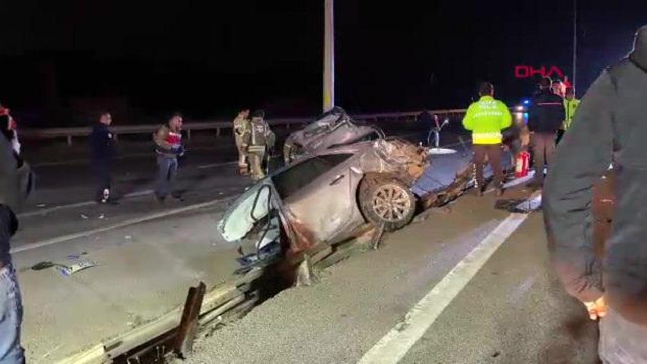 Çanakkale’de feci kaza! Otomobil aydınlatma direğine çarptı