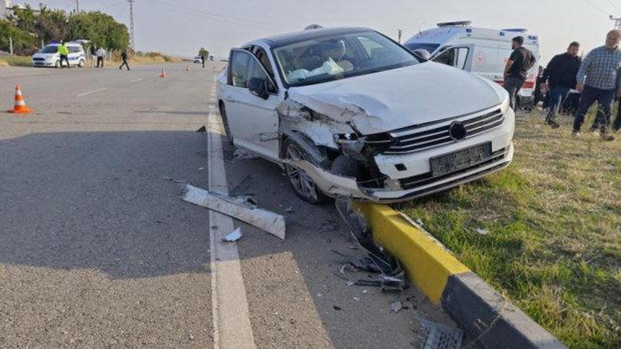 Diyarbakır'da otomobil ile tır &ccedil;arpıştı: 4 yaralı
