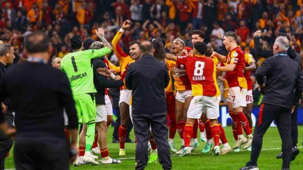 Dursun &Ouml;zbek'ten derbi sonrası takıma b&uuml;y&uuml;k Jest! Futbolcular primi duyunca havalara u&ccedil;tu