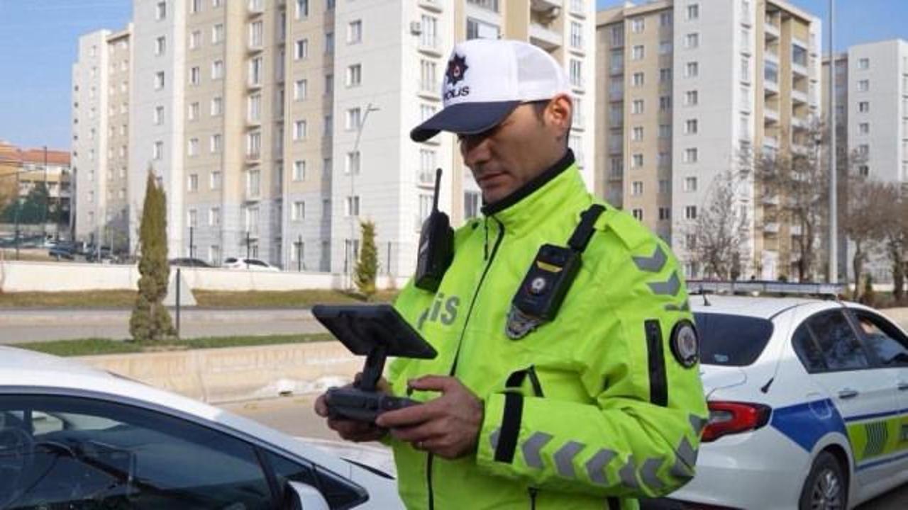 Ehliyetsiz s&uuml;r&uuml;c&uuml;n&uuml;n planını dron bozdu: 80 bin lira ceza