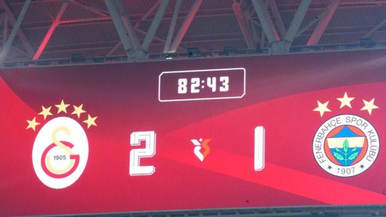 Fenerbah&ccedil;e derbisindeki g&ouml;nderme Galatasaray'a pahalıya patladı!