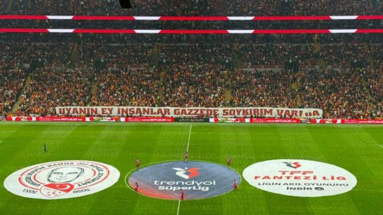 Galatasaray taraftarından derbiye damga vuran Filistin pankartları!