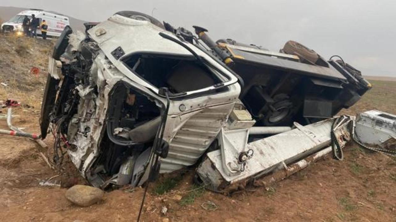 G&uuml;rpınar'da feci kaza: 3'&uuml; ağır 10 yaralı