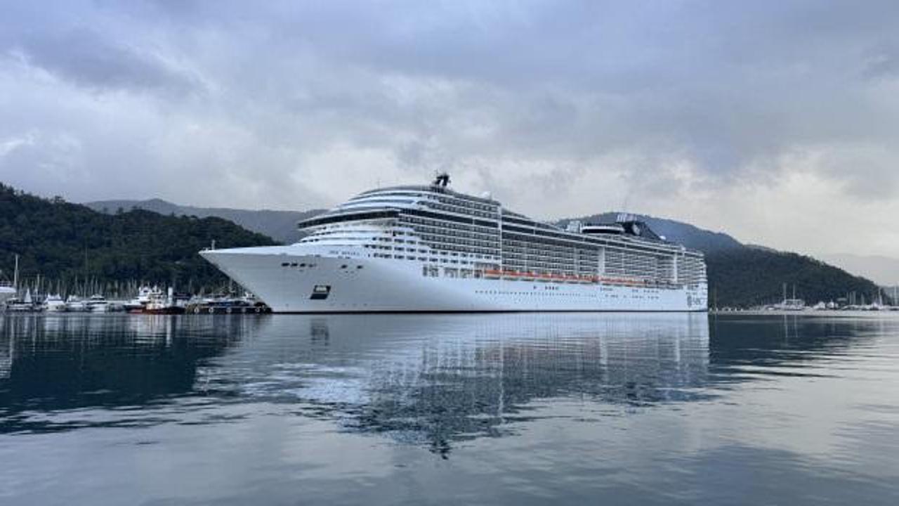 Marmaris'e "MSC Divina" kruvaziyeriyle 3 bin 933 turist geldi
