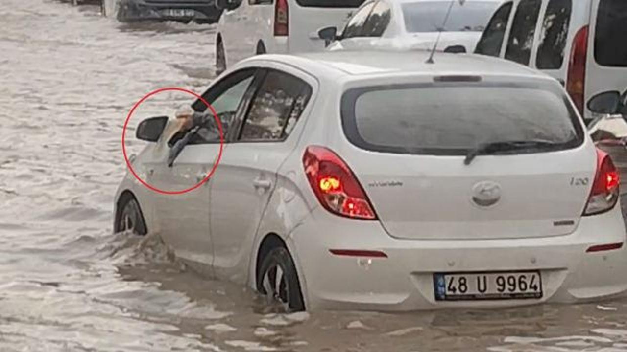 Otomobiline dolan suyu bardakla tahliye etmeye &ccedil;alıştı