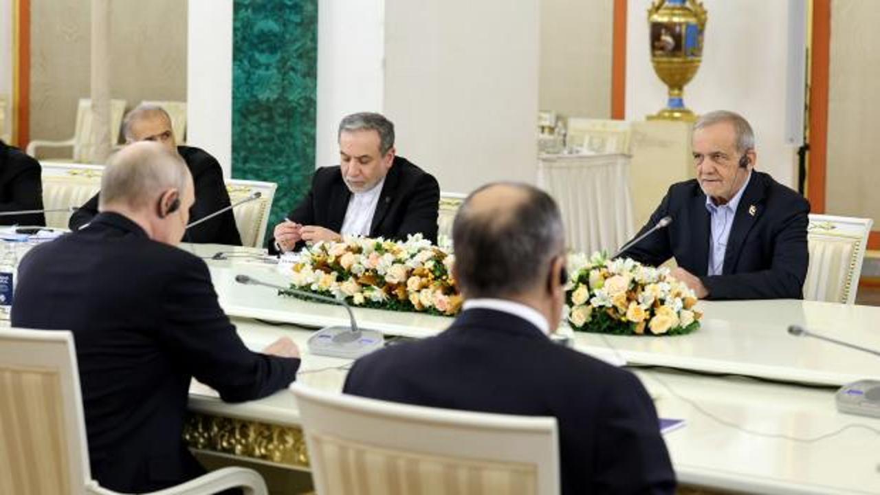 Putin ve Pezeşkiyan Moskova'da bir araya geldi