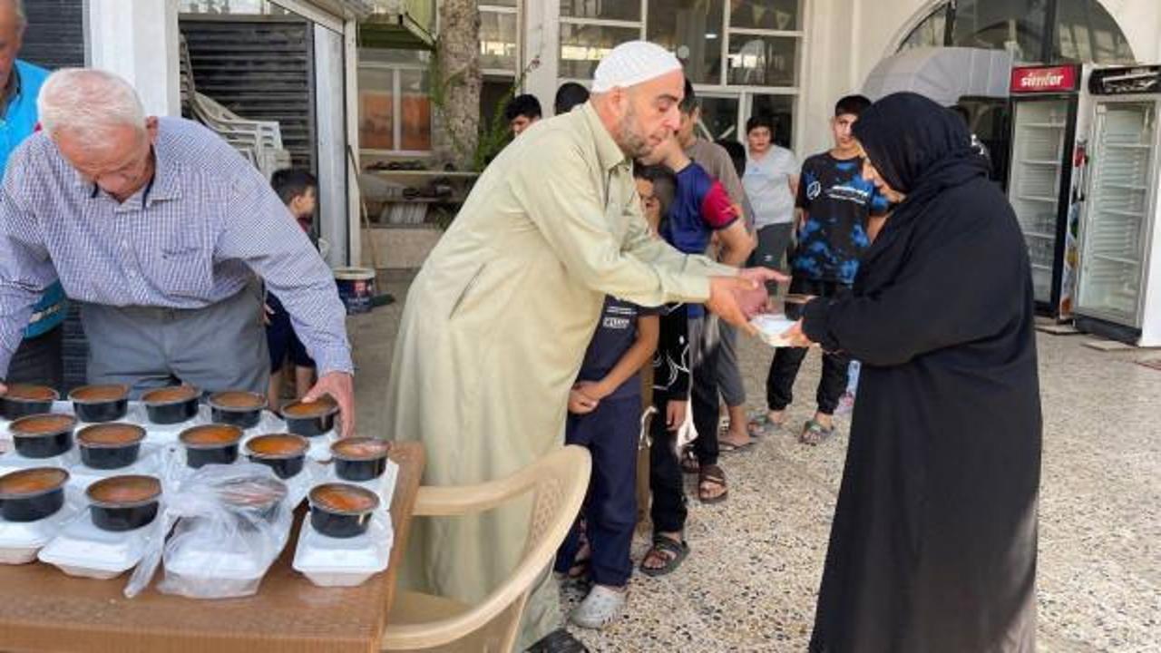 T&uuml;rkiye Diyanet Vakfı Kerk&uuml;k'te g&uuml;nde 200 kişiye sıcak yemek dağıtıyor