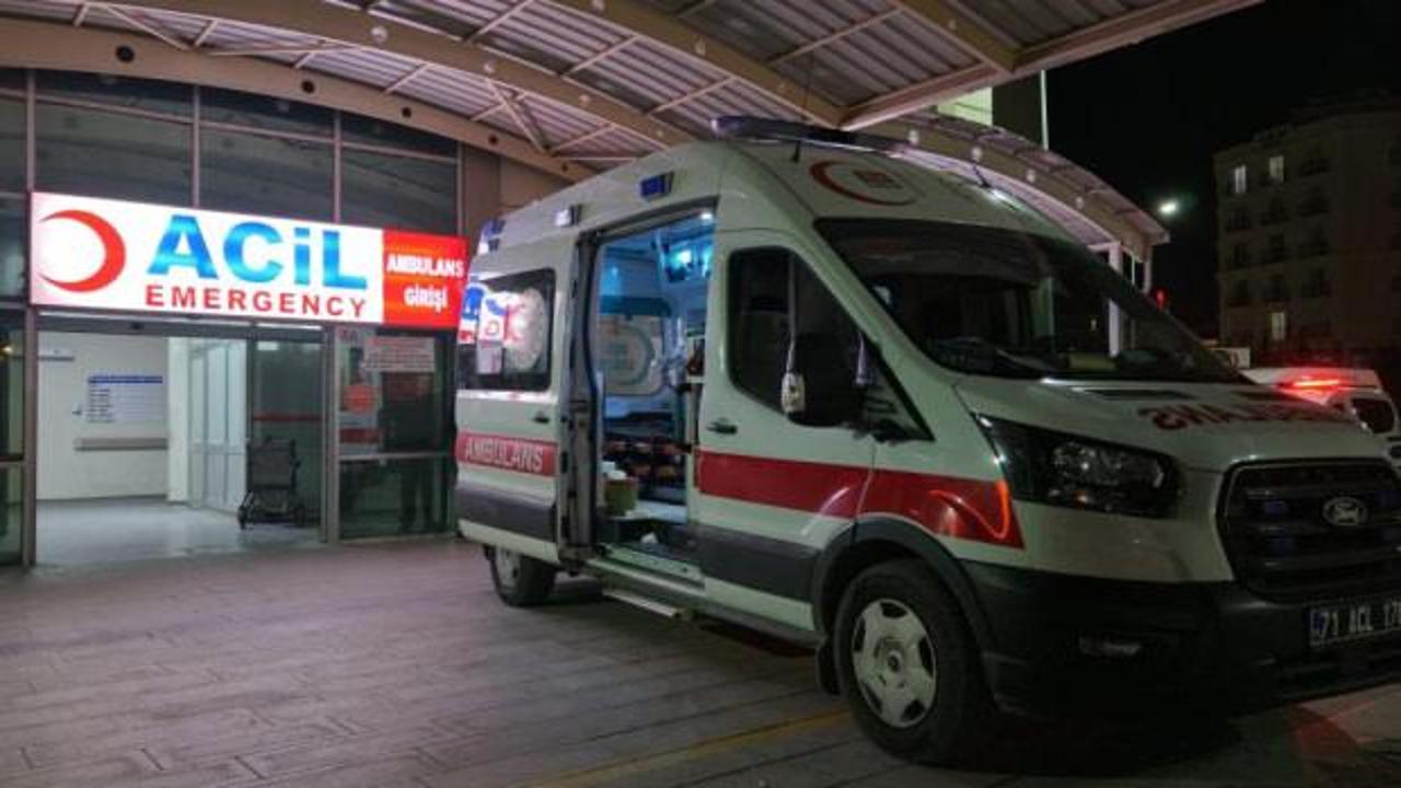 Yemek sofrasında evlat dehşeti: Babasını bı&ccedil;akla &ouml;ld&uuml;rd&uuml;