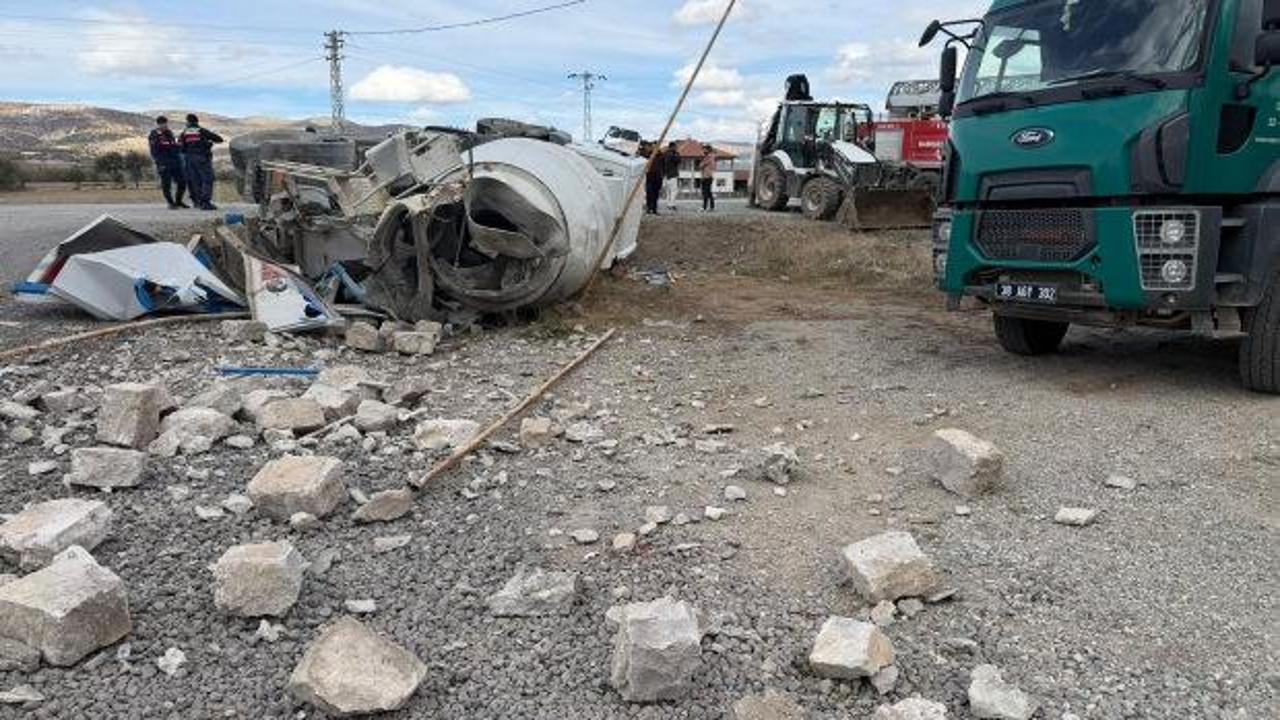 Yozgat&rsquo;ta devrilen mikser metrelerce s&uuml;r&uuml;klendi