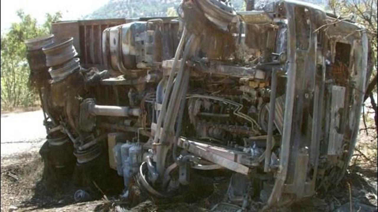 Devrilip alev alan kamyonun sürücüsü öldü