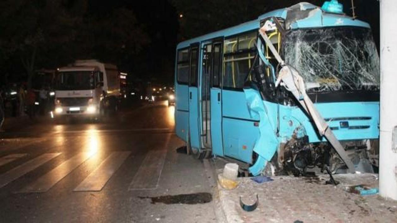 2 yolcu minibüsü çarpıştı: 6 yaralı!