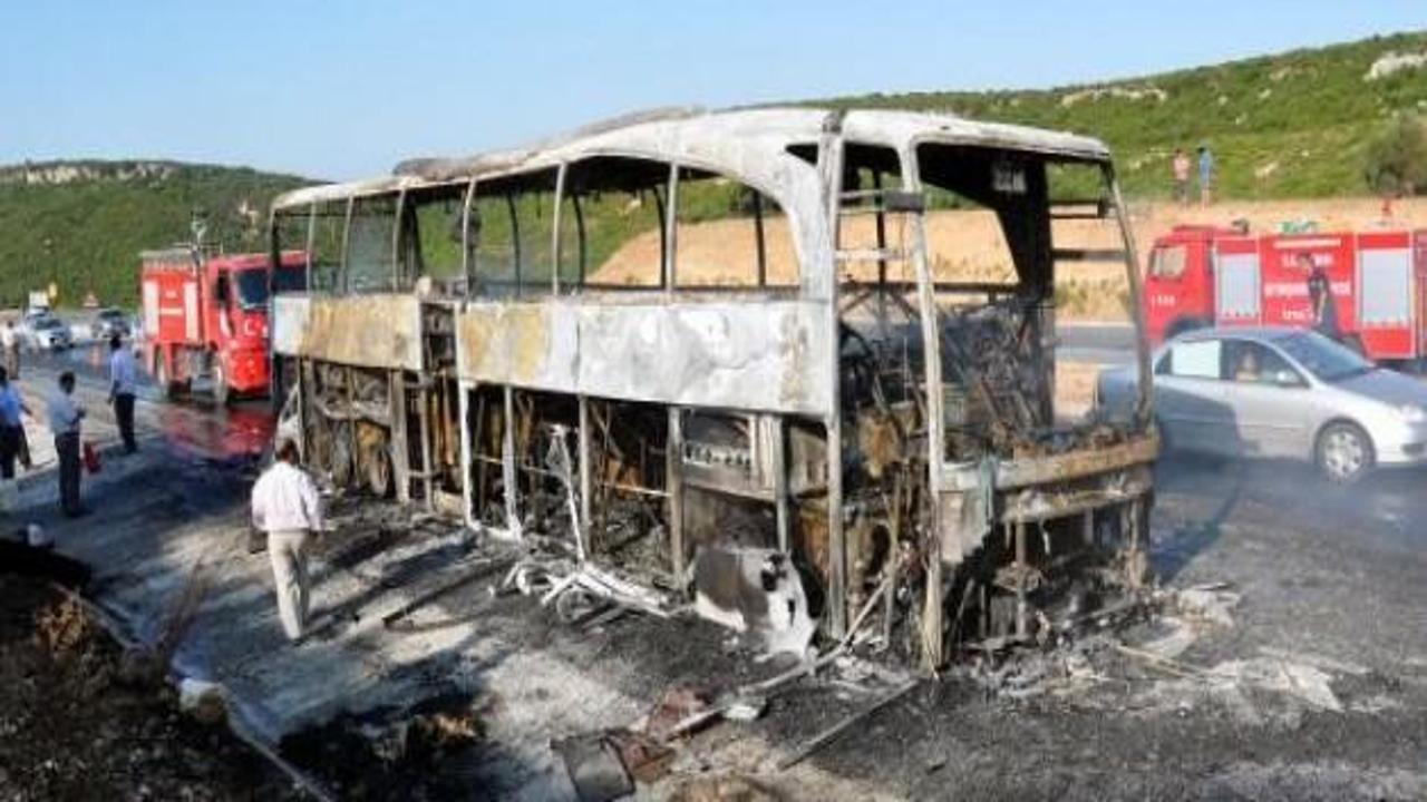 30 yolculu yolcu otobüsü yandı