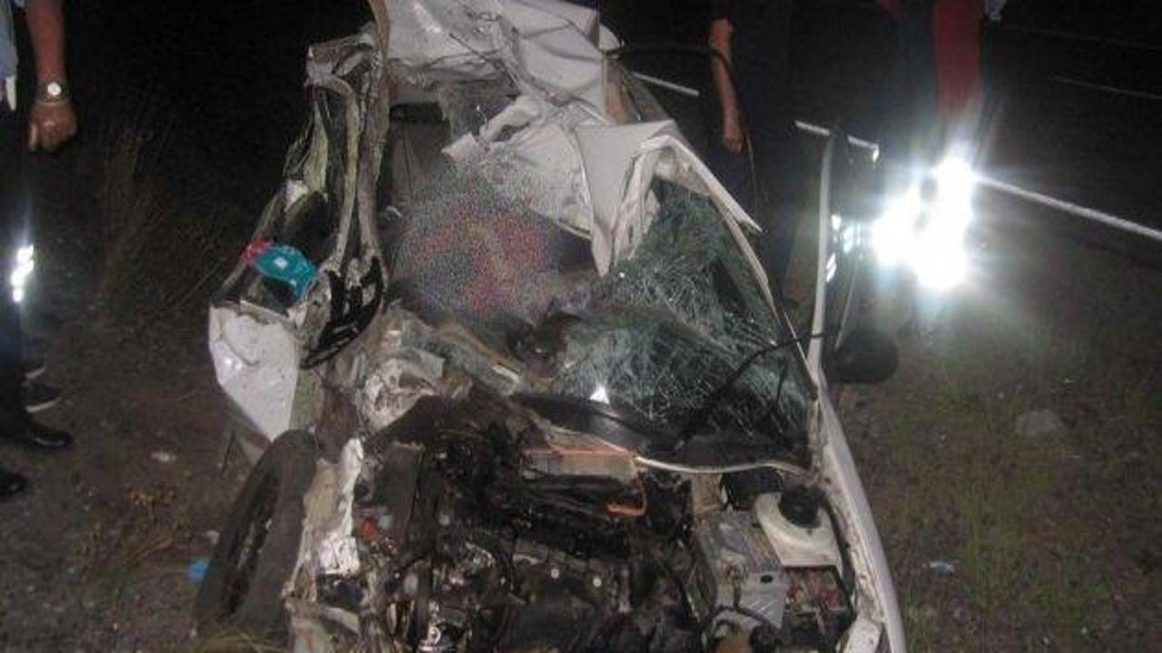 Kayseri'de otomobille kamyonet çarpıştı: 3 ölü, 2 yaralı