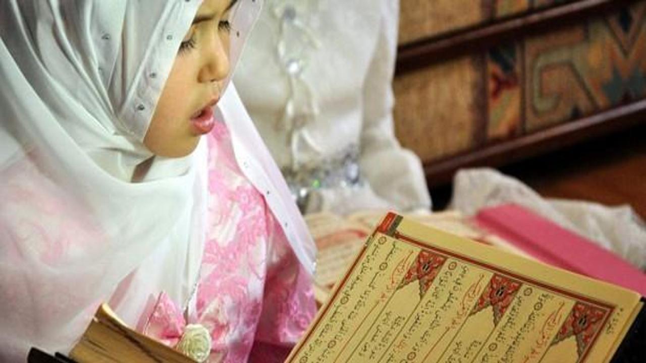 4 Yaşında tecvitle Kur'an okuyor