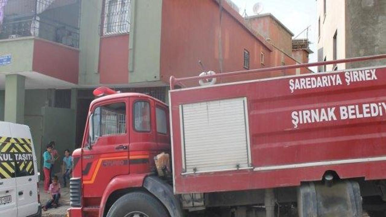 Şırnak'ta 2 katlı binada yangın
