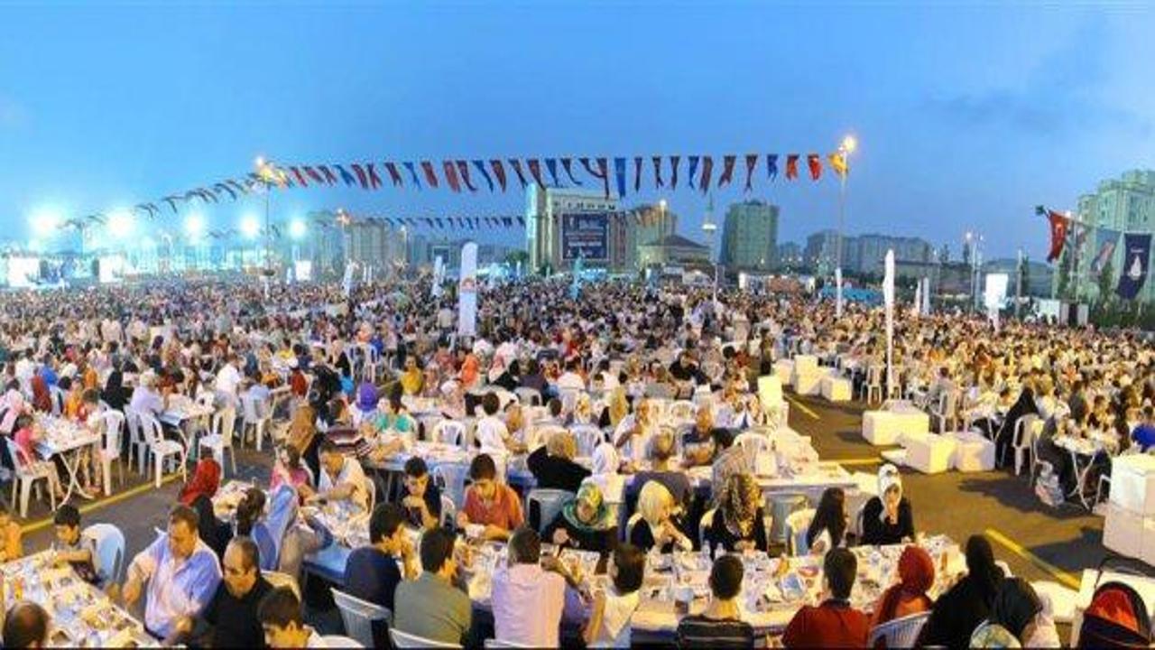60 bin Başakşehirli aynı sofrada iftar yaptı