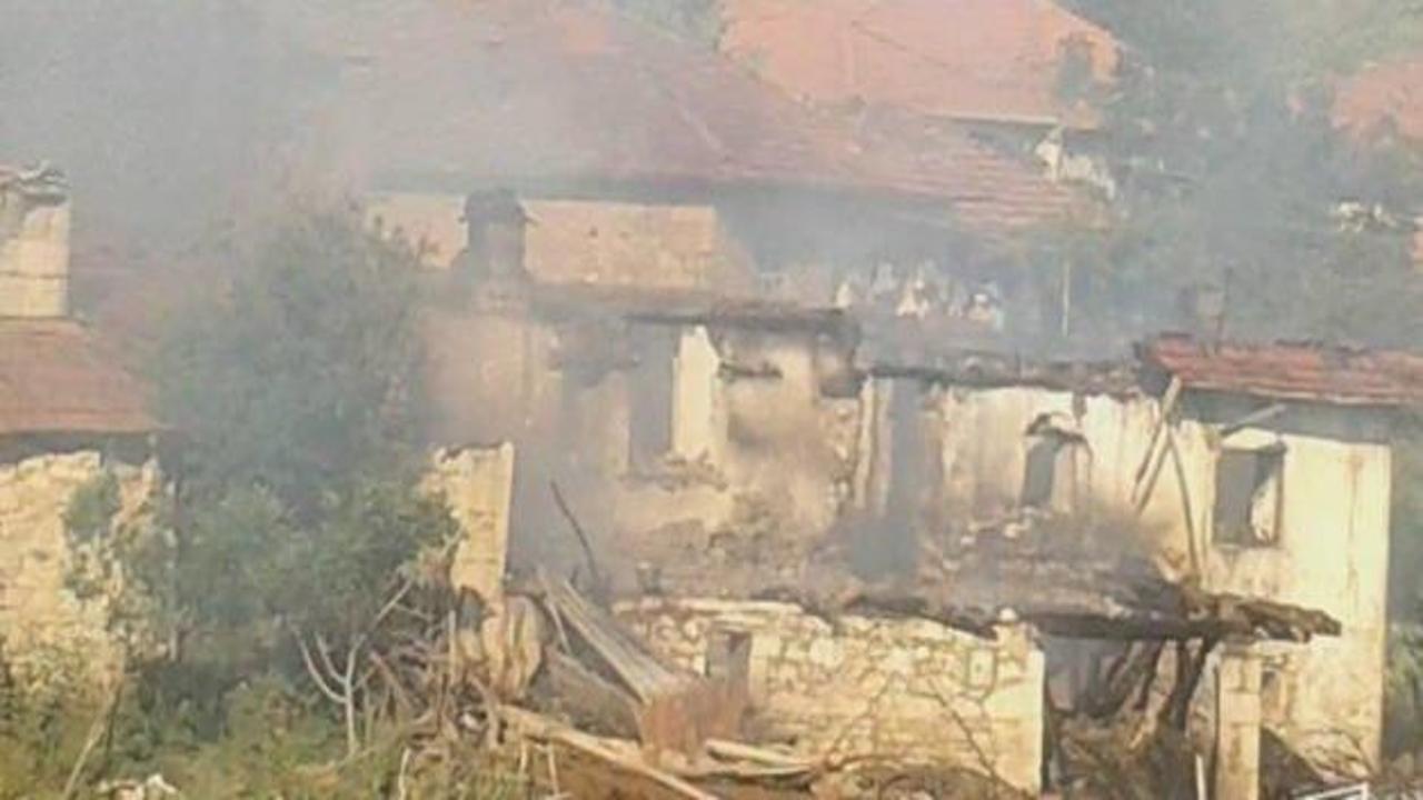 Manisa'da ev yangını