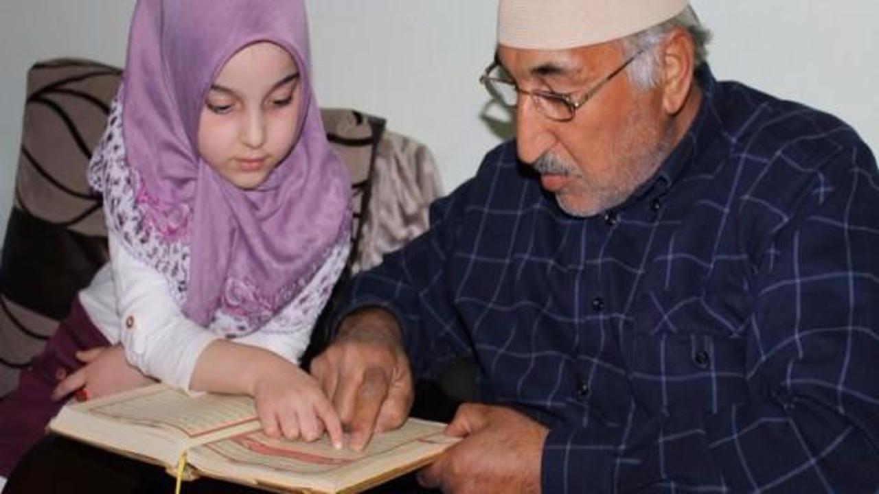 6 yaşında dedesine Kur'an okumayı öğretti