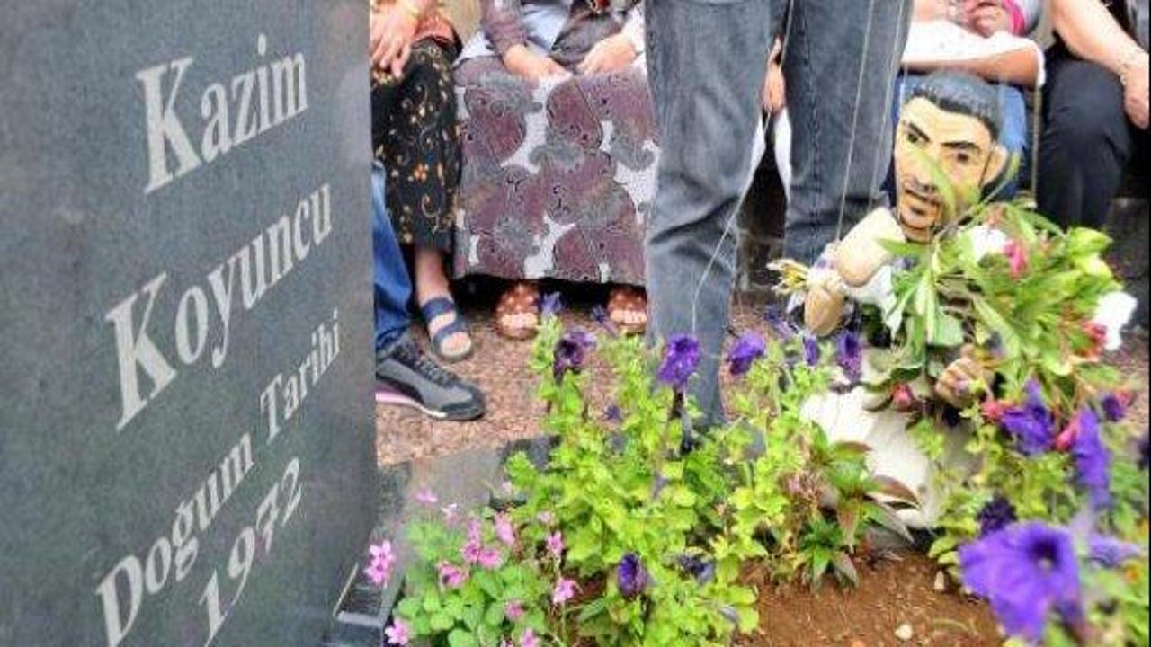 9. yılında mezarında başında anıldı