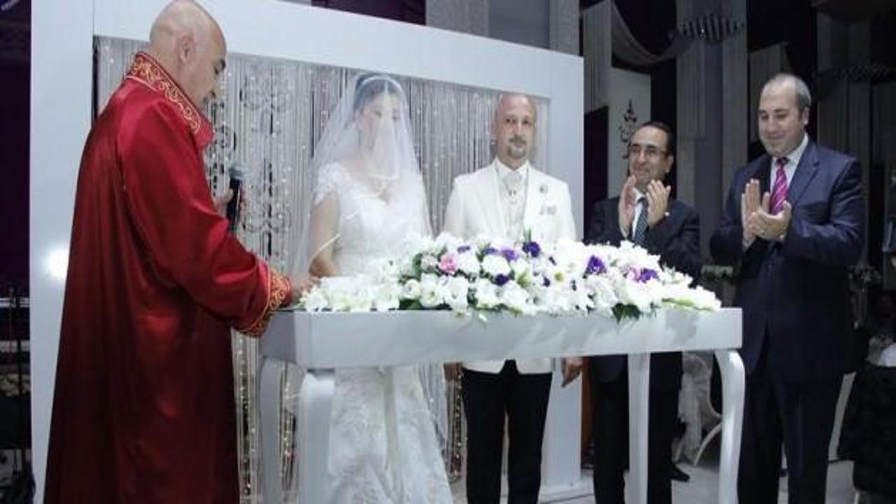 Türk Lirası'nın logosunu tasarlayan isim evlendi