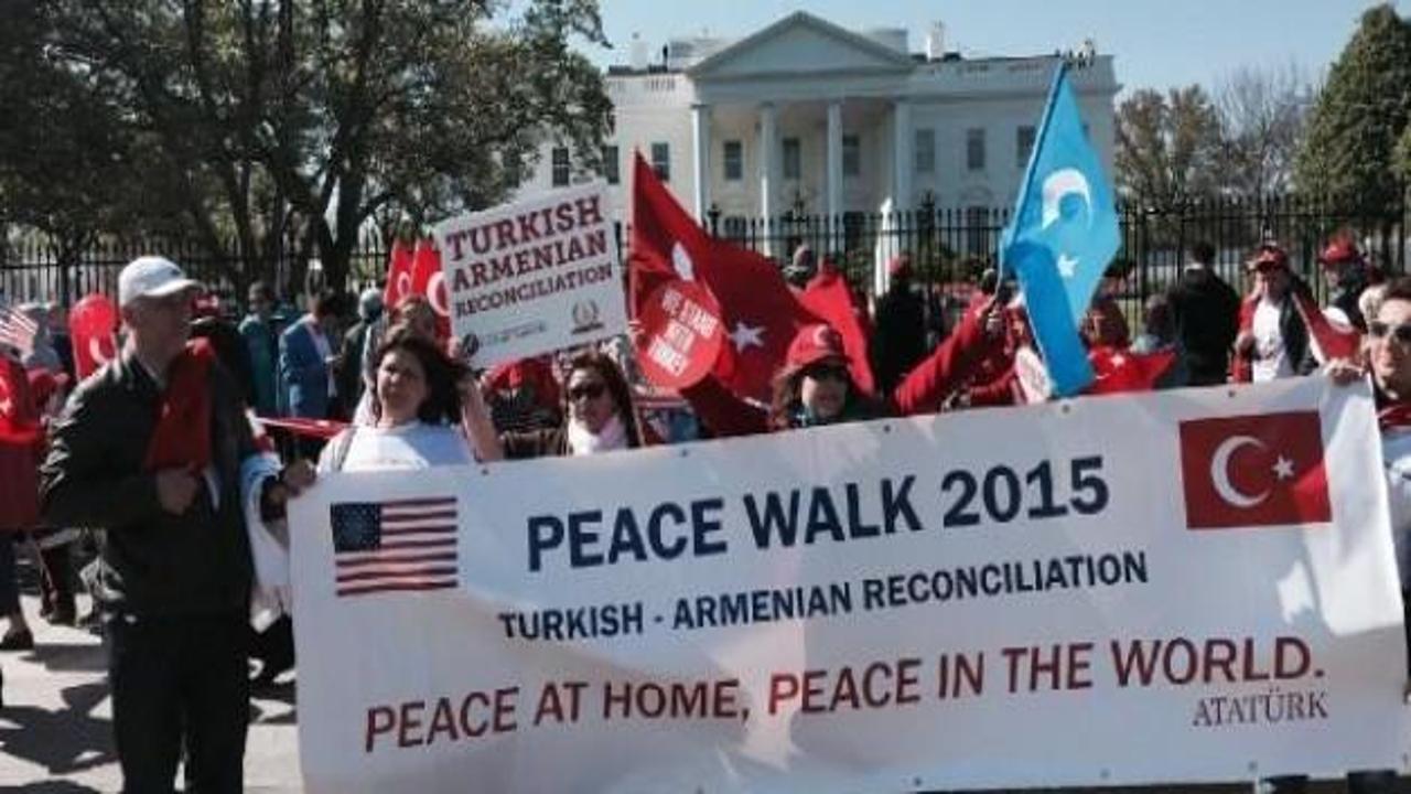 Beyaz Saray önünde Türk bayrakları