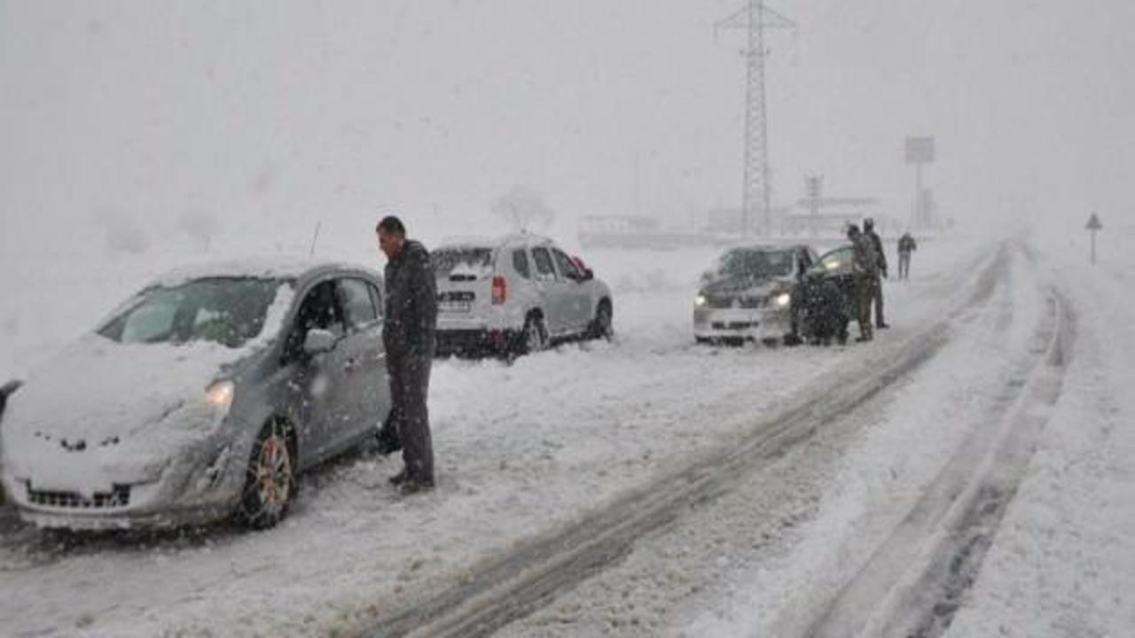 Nevşehir'de kar yağışı hayatı vurdu