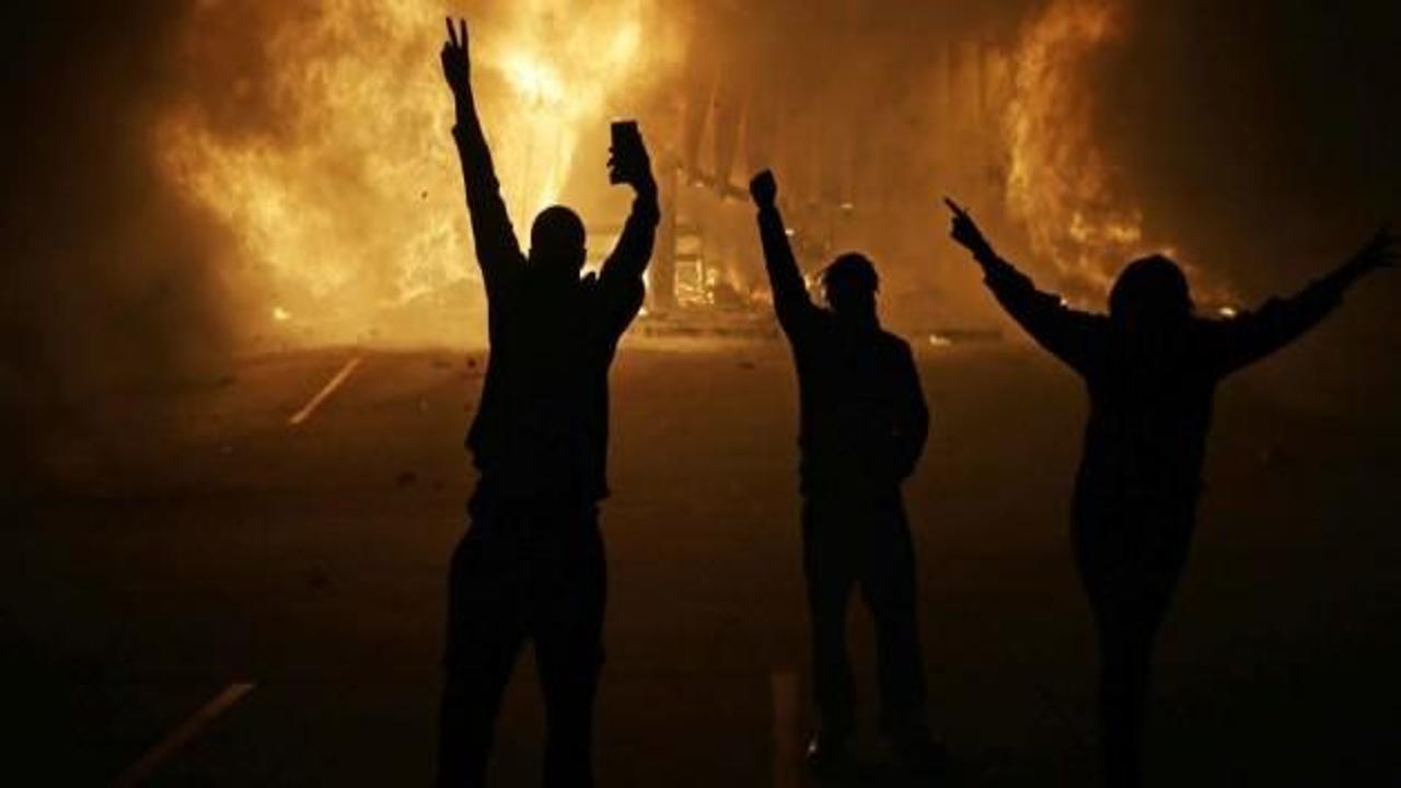 Ferguson'da bir gösterici vuruldu