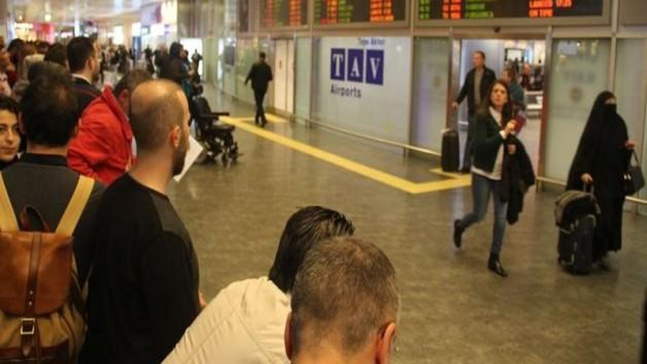 Türkiye'ye giremeyen 41 Faslı yolcu olay çıkardı