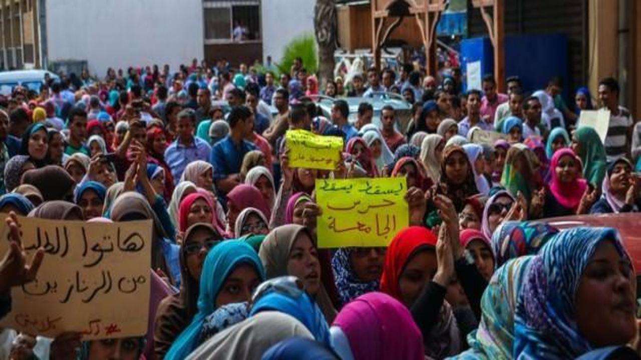 Mısır'da darbe karşıtı öğrencilerden protesto