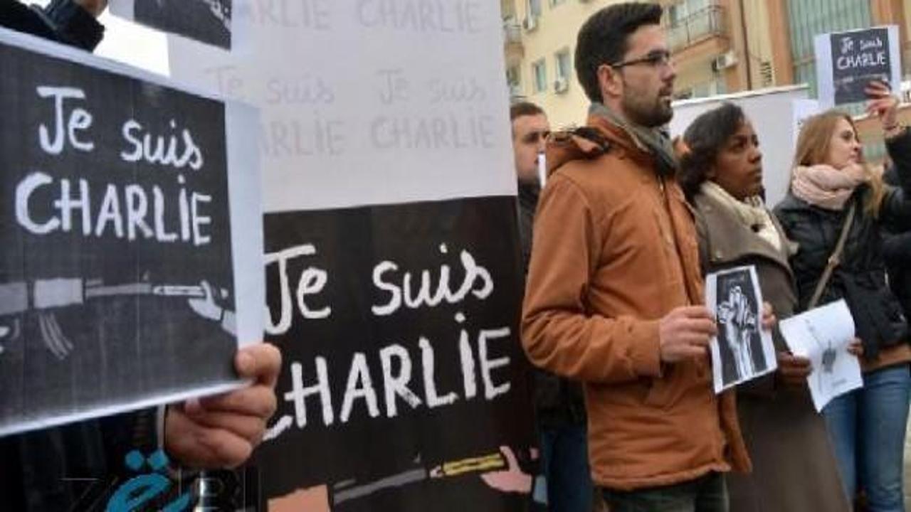 Kosova'da Paris saldırısı protesto edildi