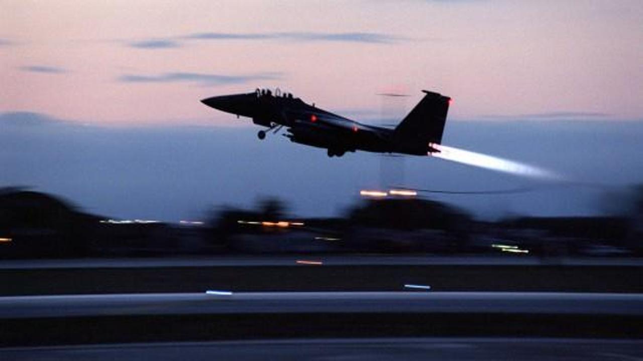 ABD uçakları Suriye'ye havadan broşür attı