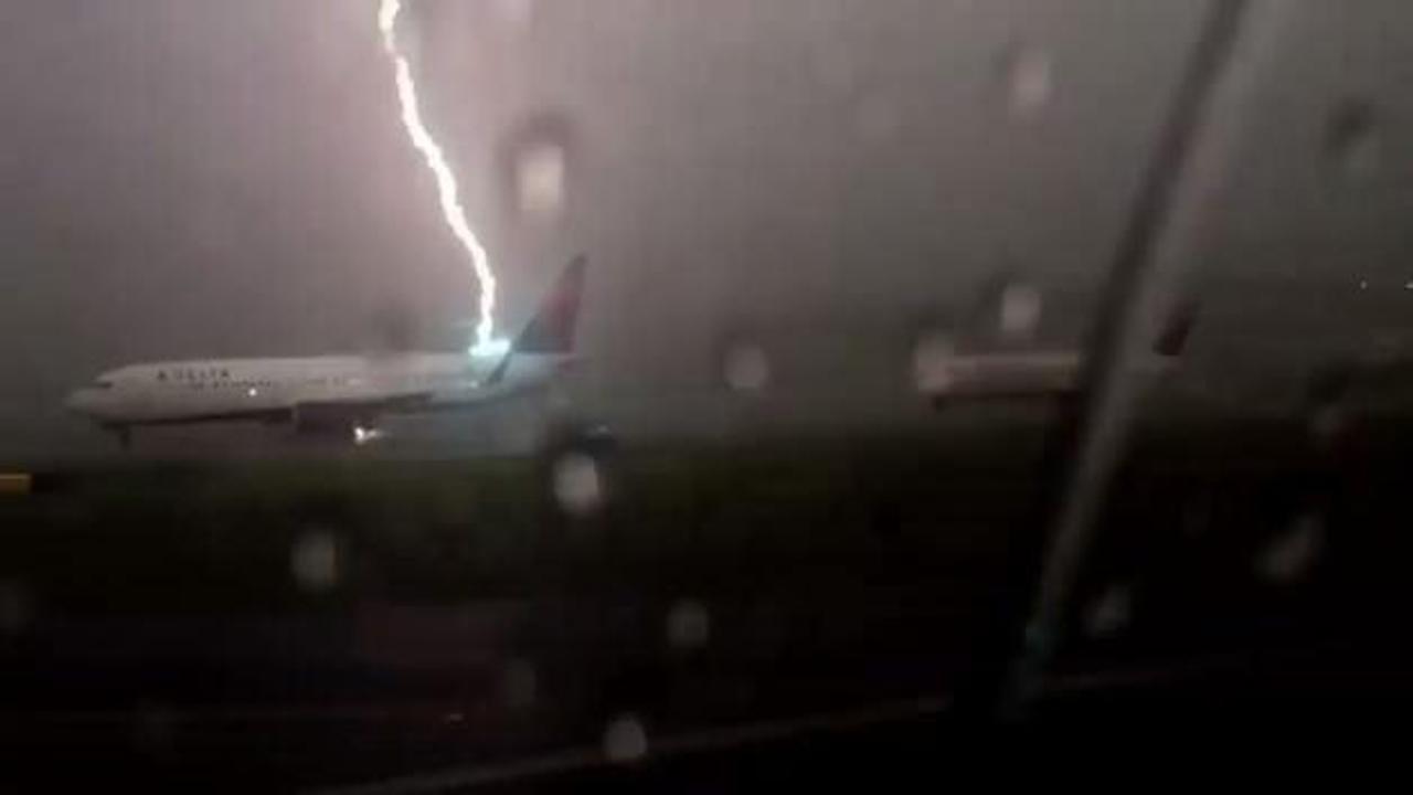 Pilotların şiddetli yağıştaki zor anları