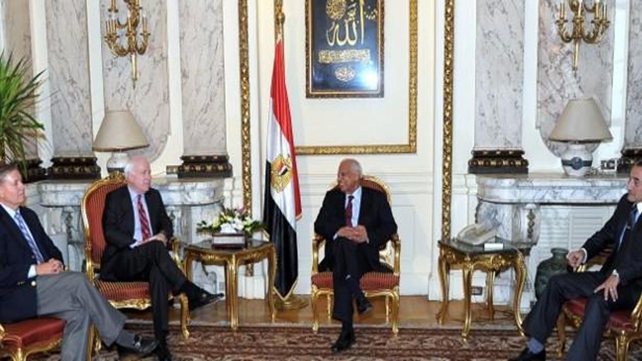 ABD'li senatörler Mısır'da