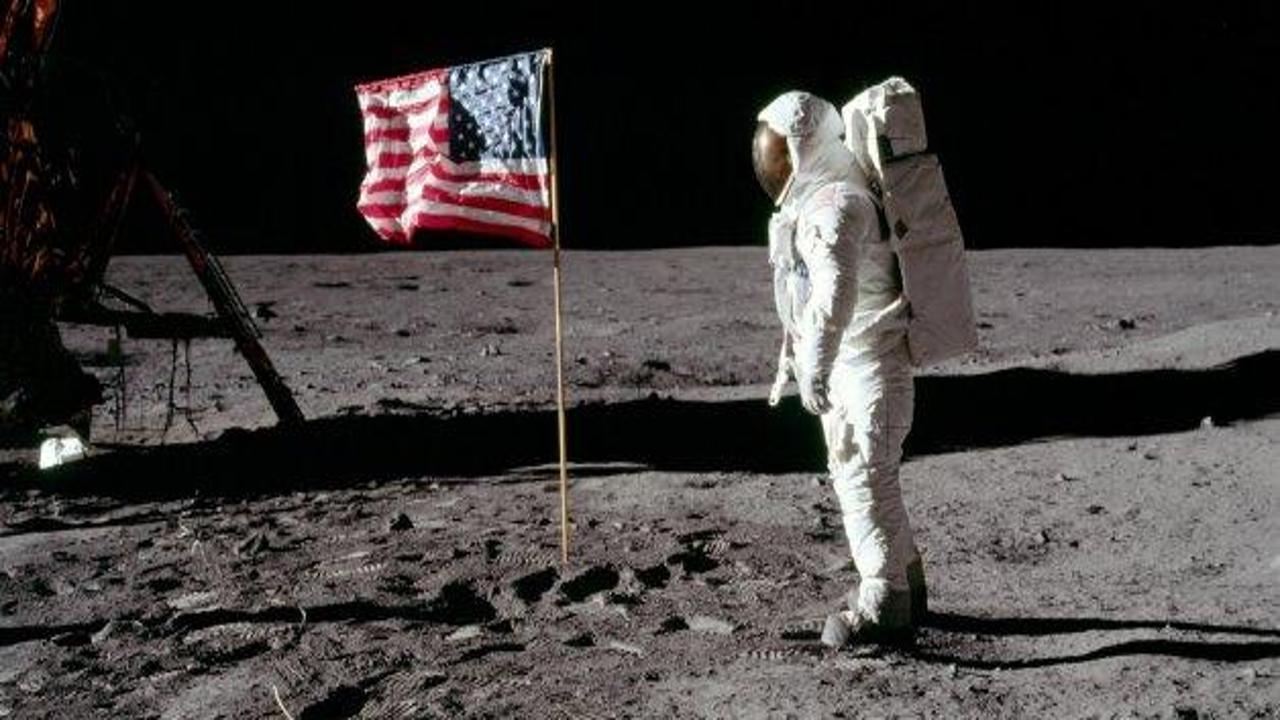 ABD'nin Ay'a diktiği bayrağa ne oldu?