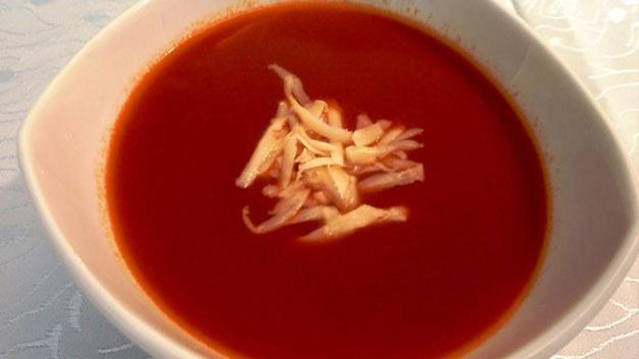 Acılı domates çorbası