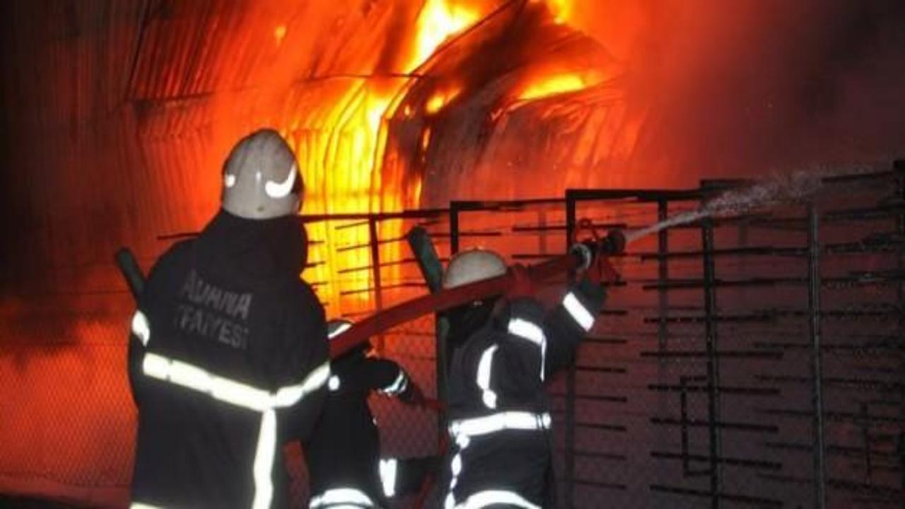 Adana'da korkutan fabrika yangını!