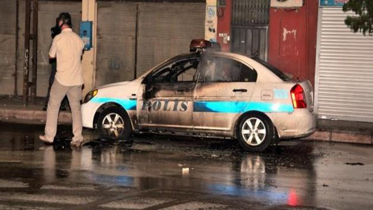 Adana'da polis aracını yaktılar