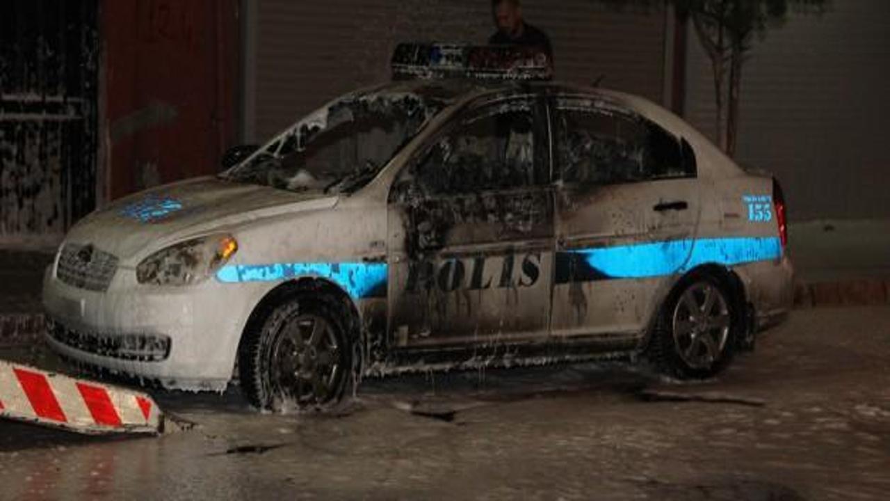 Adana'da polis otosunu kundakladılar