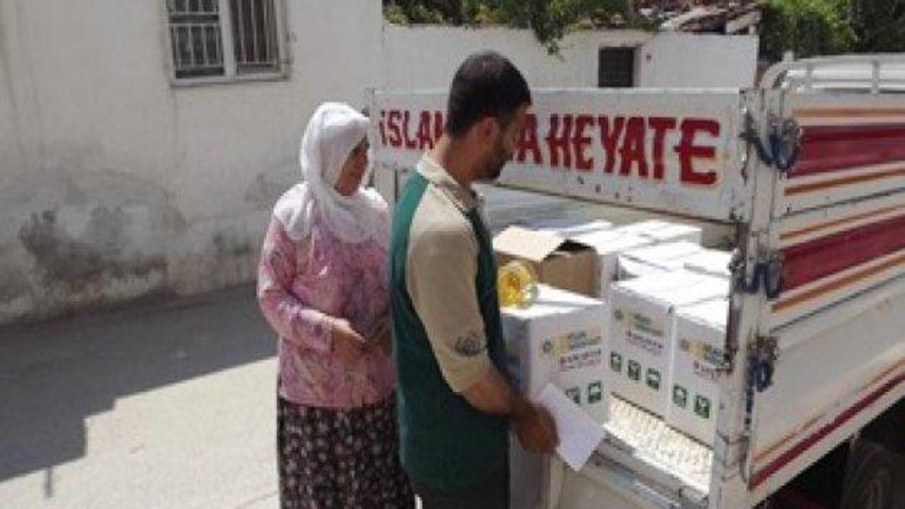 Adıyaman'da bin 40 fakir aileye kumanya 
