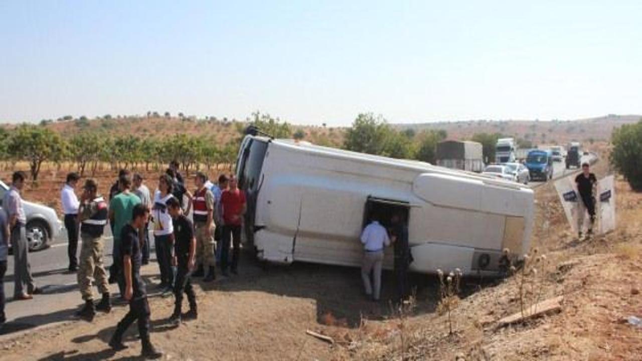 Şanlıurfa'da çevik kuvvet otobüsü devrildi: 4 yaralı