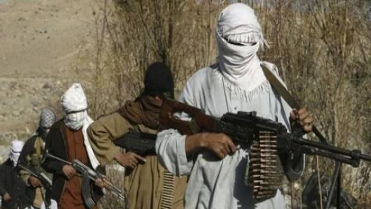 Taliban güvenlik güçlerini vurdu