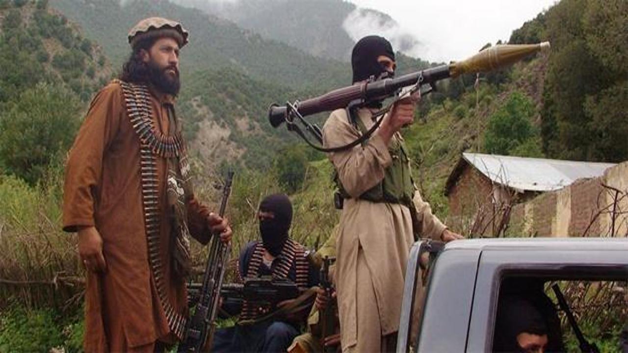 Afganistan'da 50 Taliban militanı teslim oldu